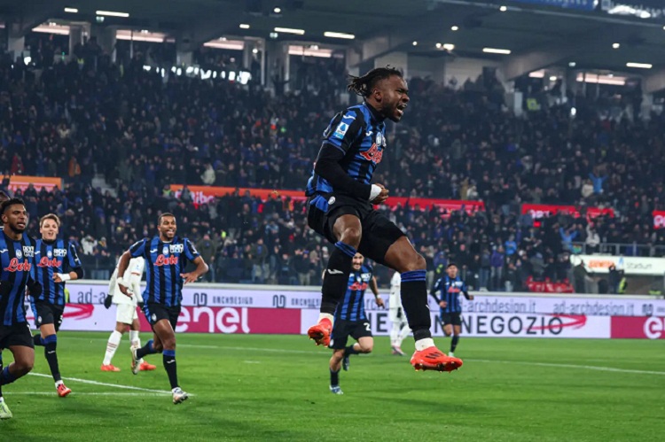 Ademola-Lookman-Atalanta-Milan-celebrate.jpg